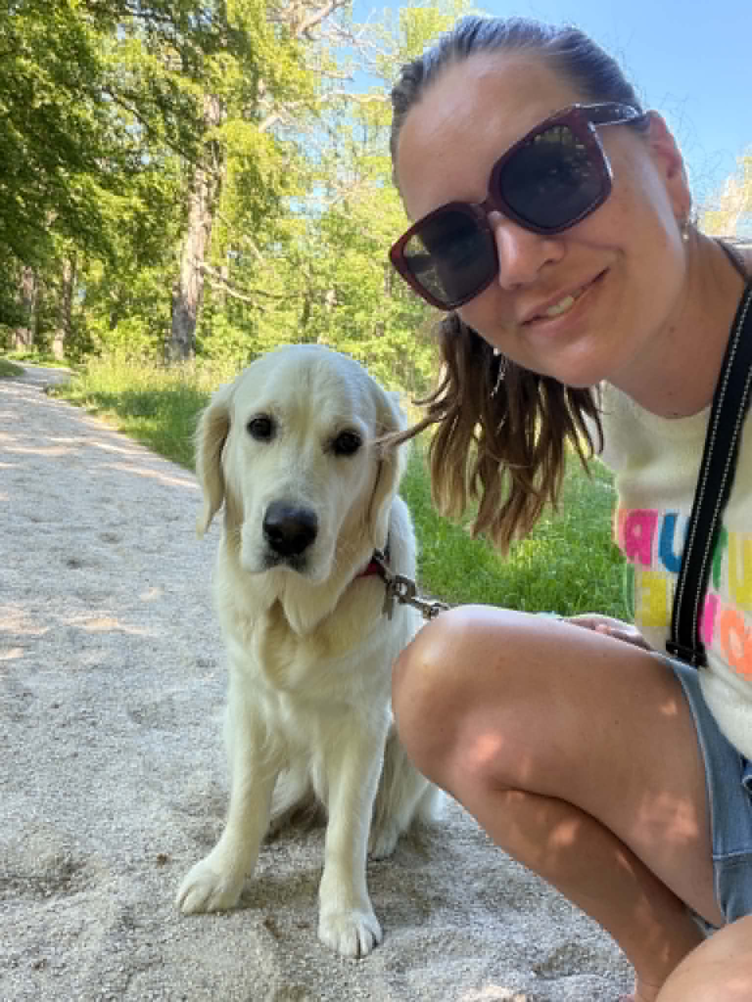Trine deler hunden Bodil med en anden familie