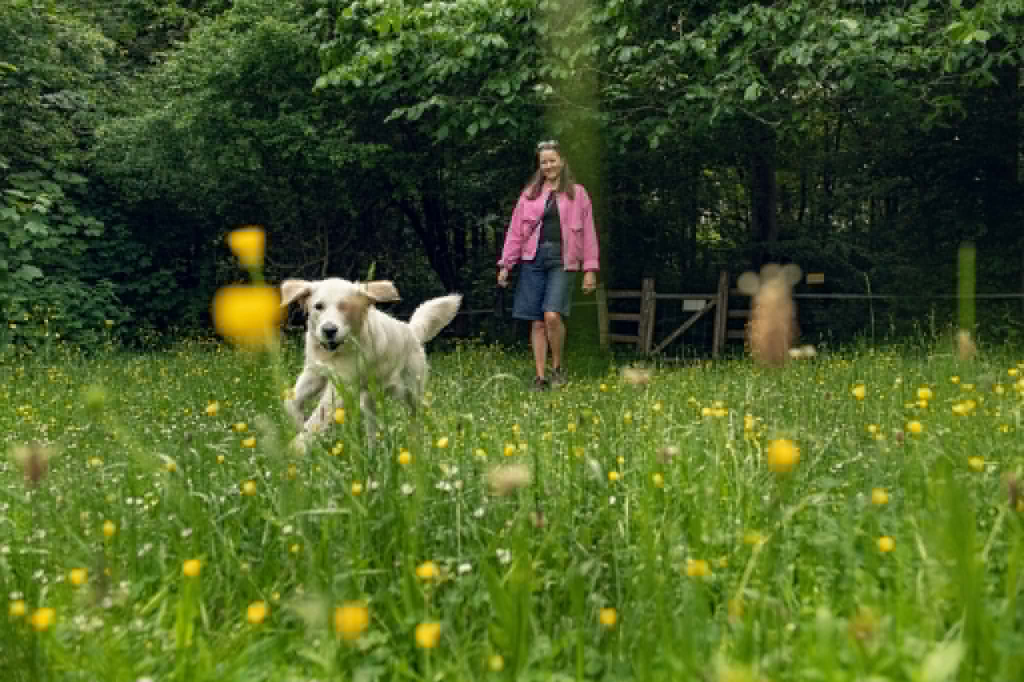 Trine sammen med sin delehund Bodil